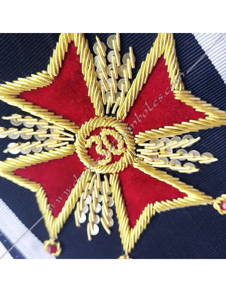 y el número 30 con una cruz anclada bordeada de Oro sobre