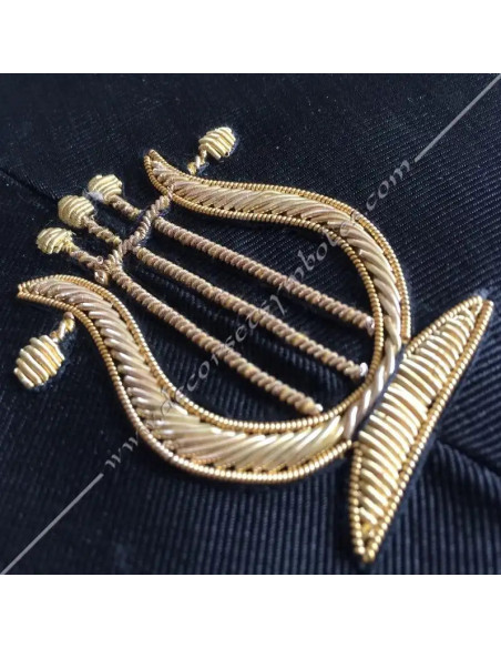 Broderies : lyre
