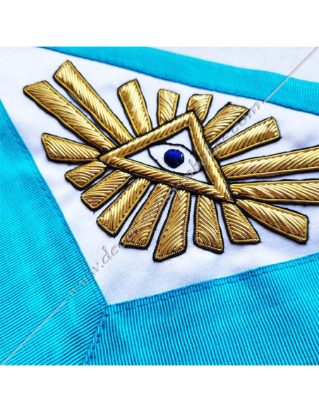 Broderies maillet, épée, équerre, compas, acacias et gloire