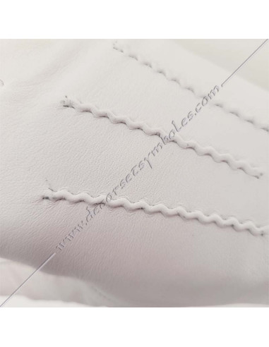 White masonic gloves in very supple leather lined with silk