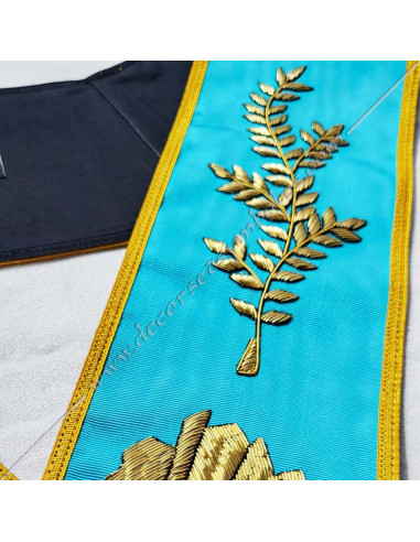 Modèle d'exception avec 128 feuilles d'acacia brodées main