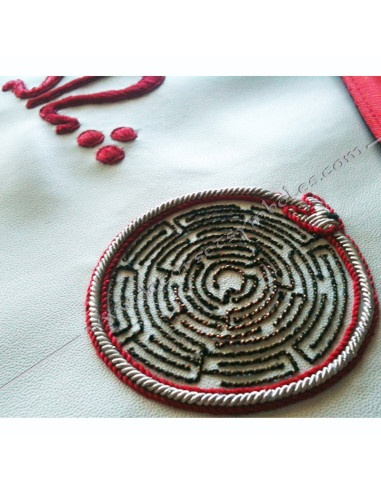 TRA042R-maconniques-venerables-tabliers-maitres-labyrinthe-ouroboros-reaa-fm-decors-bjoux-or-outils