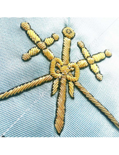 Broderies : 2 épées et 1 cane croisées au dessus de 2