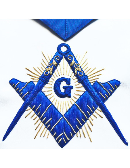 Blue ribbon 5 cm around the apron, 4 cm around the bib