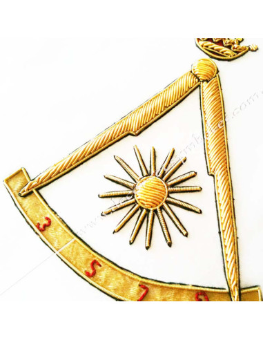 Brodé main or et soie (compas, soleil, épée, hache, étoile