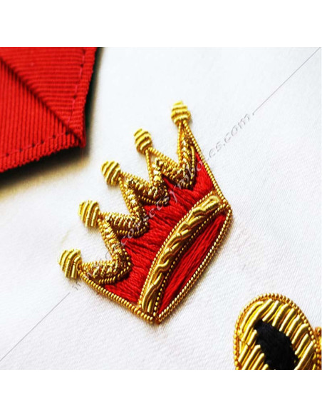Embroidery: 2 crossed swords on 1 compass and 1 crown